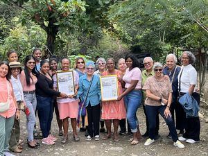 Xiomarita reconoce a dos artesanas en el Día Nacional del Folklore