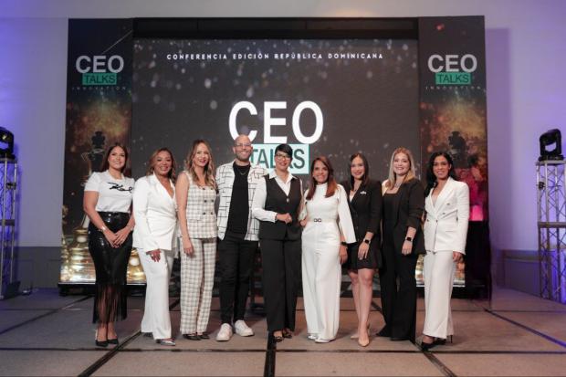 Yanilda Estrella, Irene Morillo, Kathe rine Pesantes, Mr. Pichón, Indhira Báez, Ana Lidia Peña, Jennifer Jiménez, Yazmín Ortíz y Sojey Fernández.