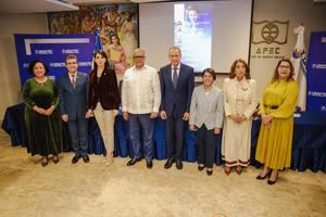 Panel de expertos aborda el rol de las altas cortes en la protección de los derechos de la mujer
