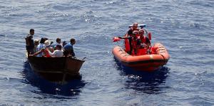 Guardia Costera de Puerto Rico intercepta barca con 20 dominicanos