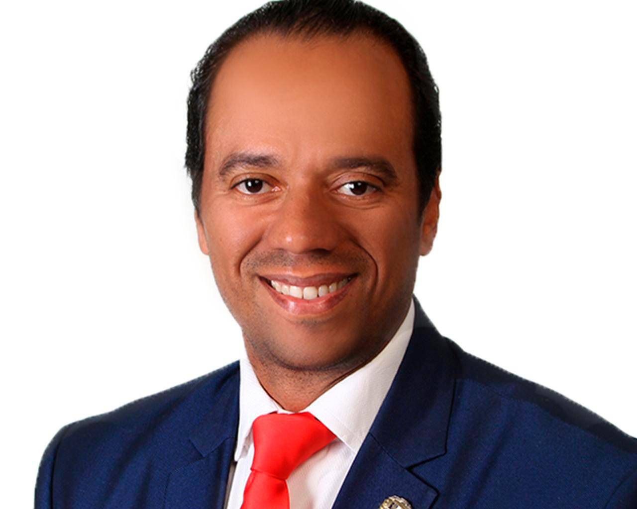  Alejandro Domínguez, candidato a diputado por el Partido Demócrata Institucional (PDI).