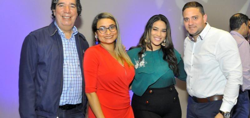 Henry Pimentel, Erika Restituyo, Alexandra Pimentel y Benjamin de la Cruz