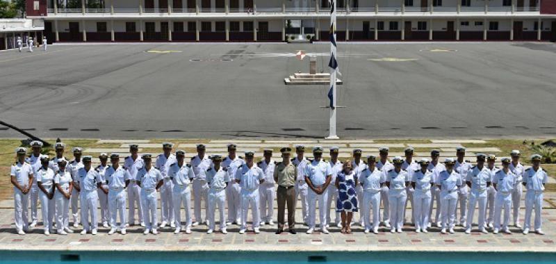 Autoridades de la Armada dominicana, autoridades internacionales, miembros del Cuerpo Diplomático acreditado en la RD,  guardiamarinas del  Buque  Escuela mexicano "Cuauhtémoc" y del Buque Escuela argentino Fragata A.R.A. “Libertad.