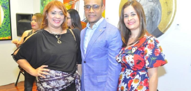 Sandra Abinader, Ricardo Cruz Arias y Sonia Paulino