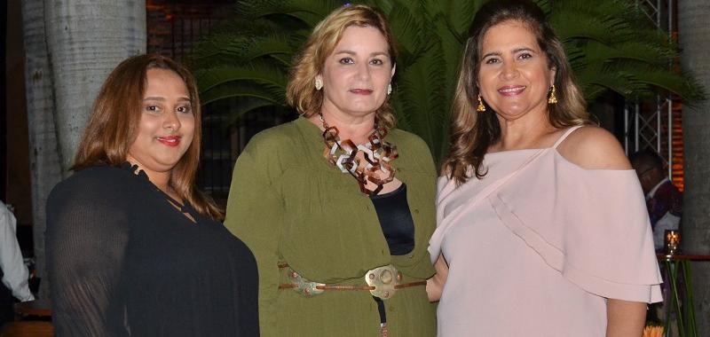 Reinira Debord, Tania Castellano y Nancy de Mejía