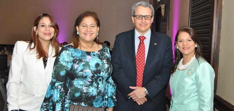 Jenny González, Thony Da Silva, Patricia Cuevas y Lourdes Gómez